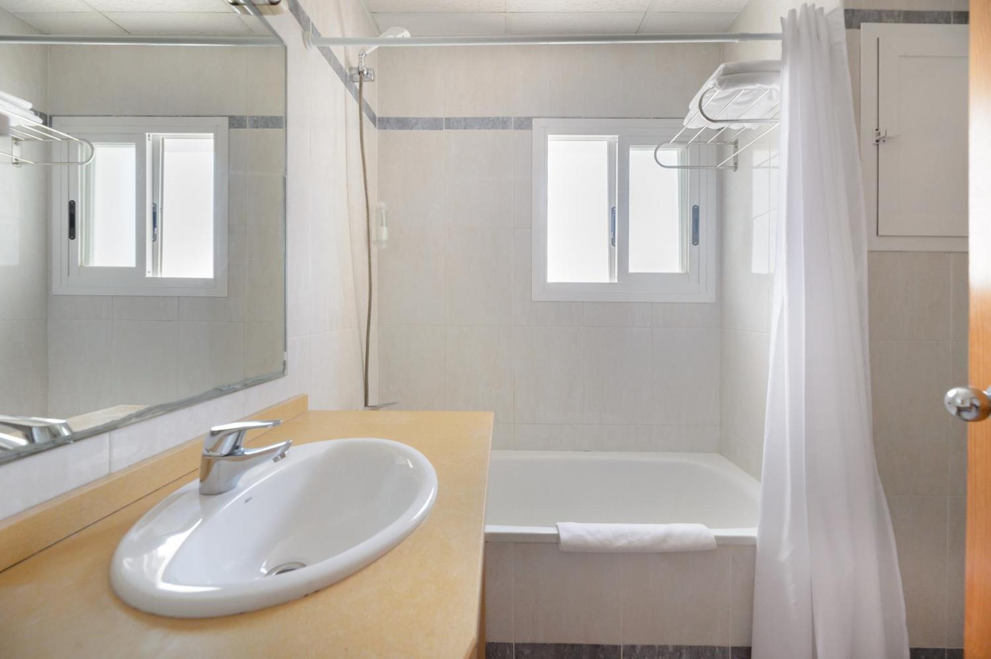 Aparthotel Vibra Sanan - Adults Only San Antonio  Kültér fotó